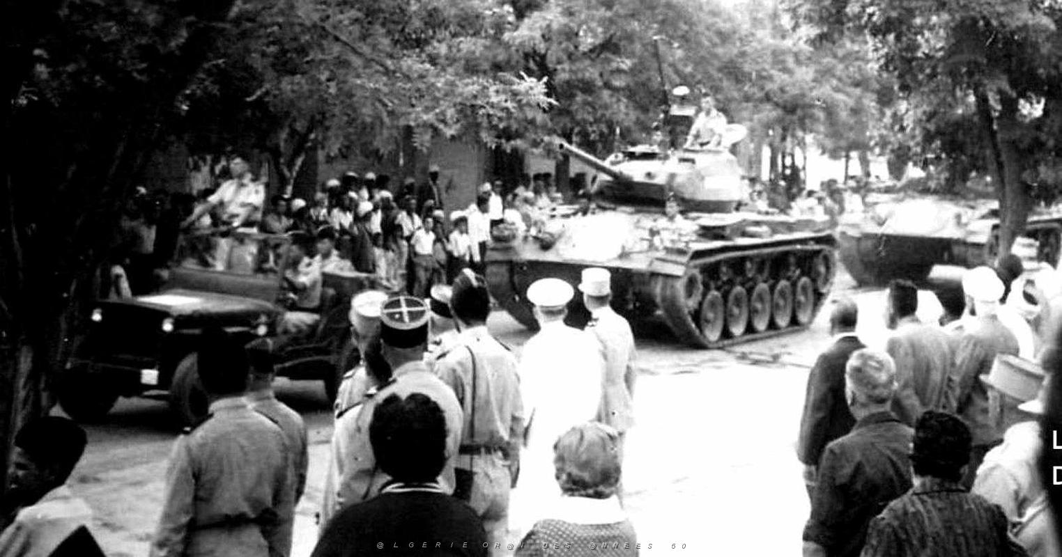 1357- Le Telagh - Defile 9e Hussards2 -14  juillet 1959.jpg